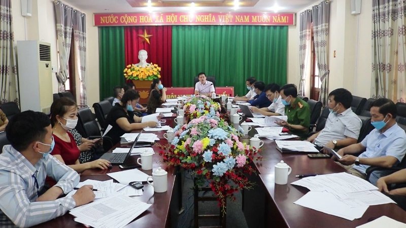 Hội đồng TĐKT huyện Quang Bình họp xét khen thưởng tập thể, cá nhân có thành tích trong công tác bầu cử